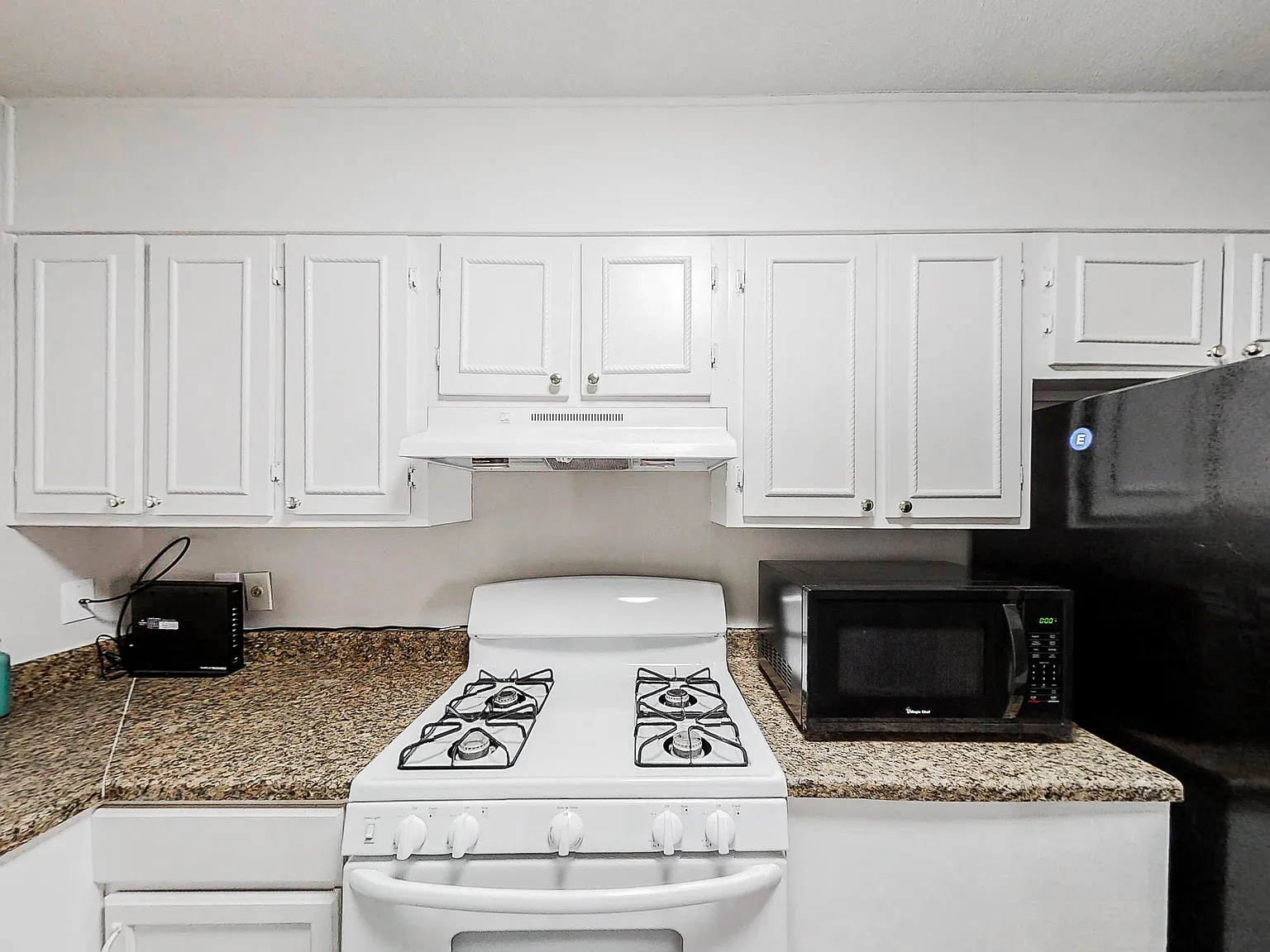 4 bed, 3.0 bath, 1634 sqft, $663 — Photo 3