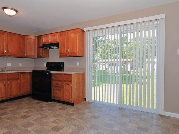 5th image of 285 Elmdale Dr