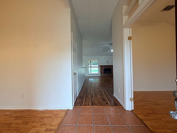 4th image of 1023 Bonanza Dr