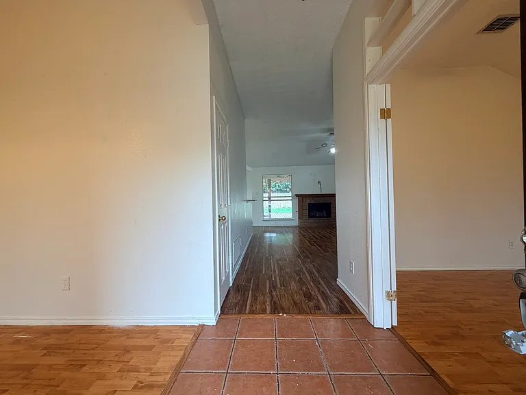 1023 Bonanza Dr — Photo 4