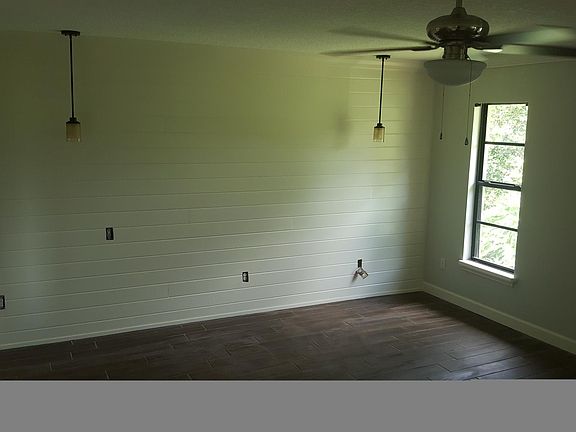 4th image of 30831 Mission Ave