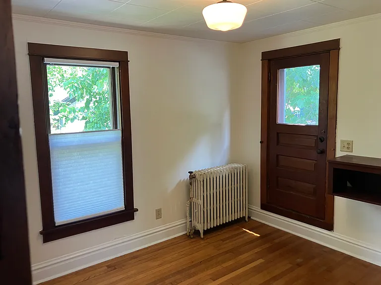 917 Williamson St #RESIDENTIAL APARTMEN — Photo 2