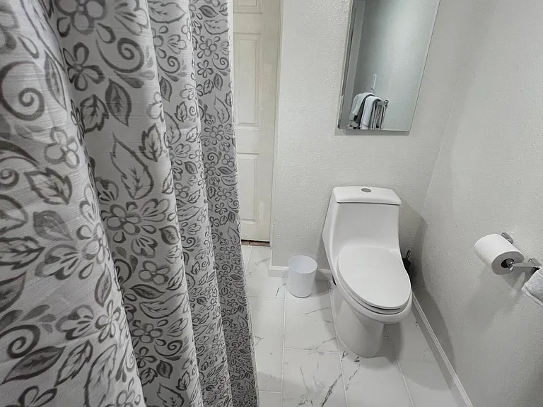 1206 Sunset Point Rd — Photo 3