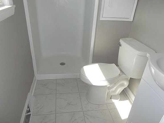 5th image of 393 Bellehaven Dr