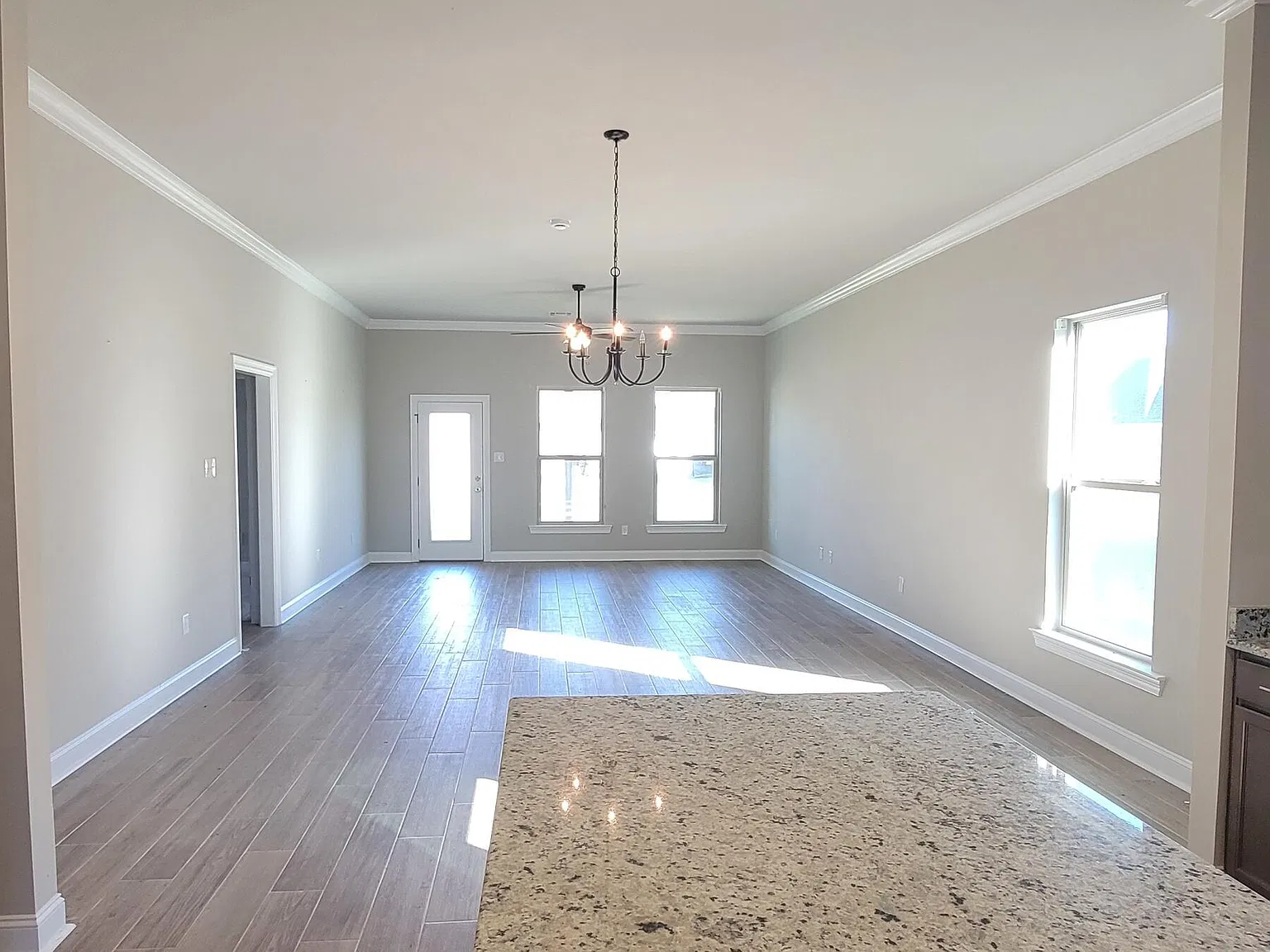 4 bed, 2092 sqft, $2,075 — Photo 3