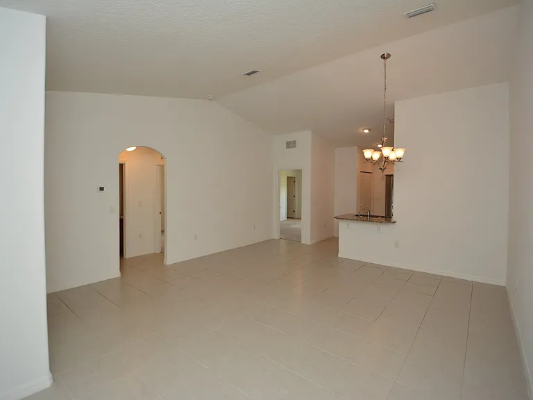 33 Rosecroft Ln #B — Photo 5