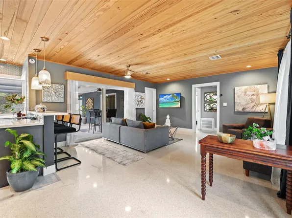 2010 NW 35th St, Oakland Park, FL 33309