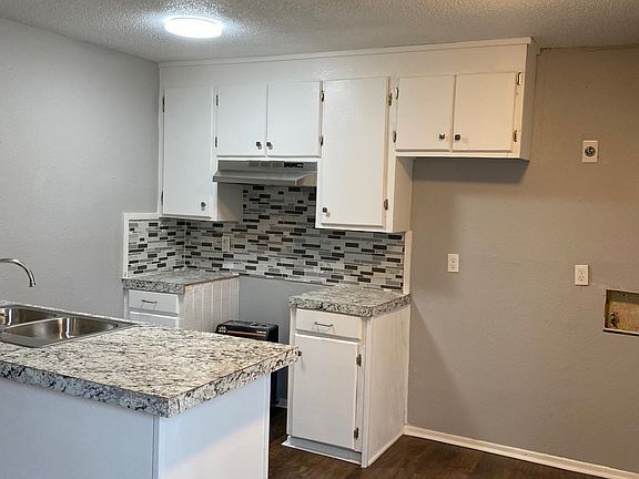 4th image of 110 Pinewood Dr #2