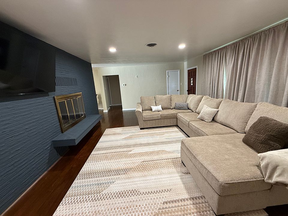 1st image of 456 Hollywood Ave