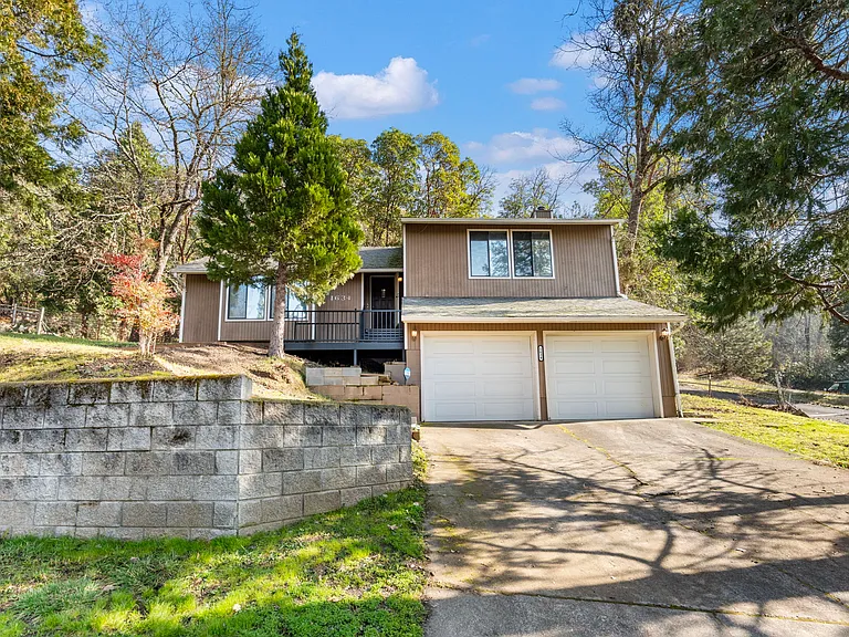1634 NE Terrace Dr — Photo 14