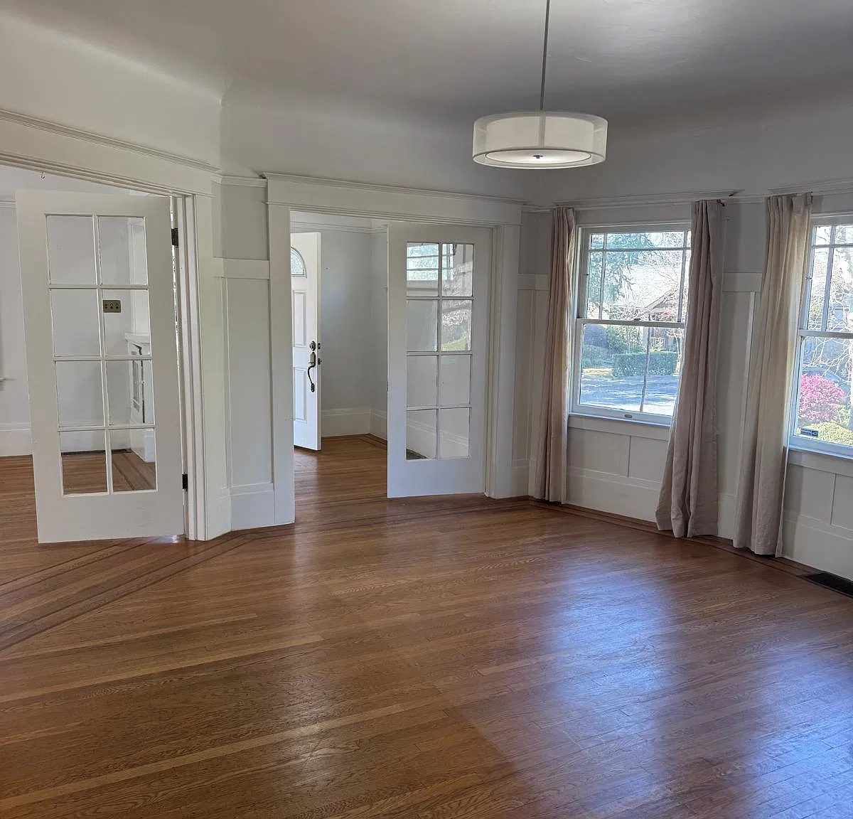 3 bed, 1212 sqft, $2,980 — Photo 3