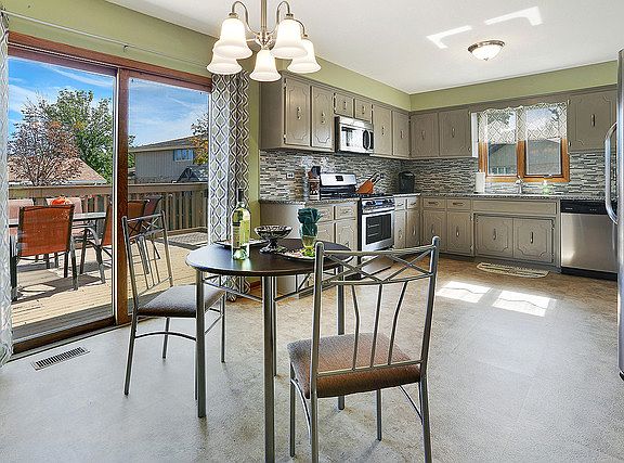4th image of 15435 Mulberry Ct