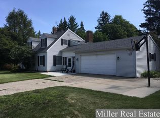 725 S Benton St, Hastings, MI