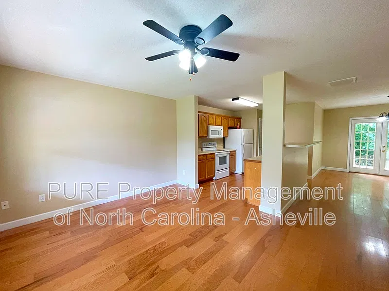 3 bed, 3.0 bath, 1200 sqft, $1,595 — Photo 4