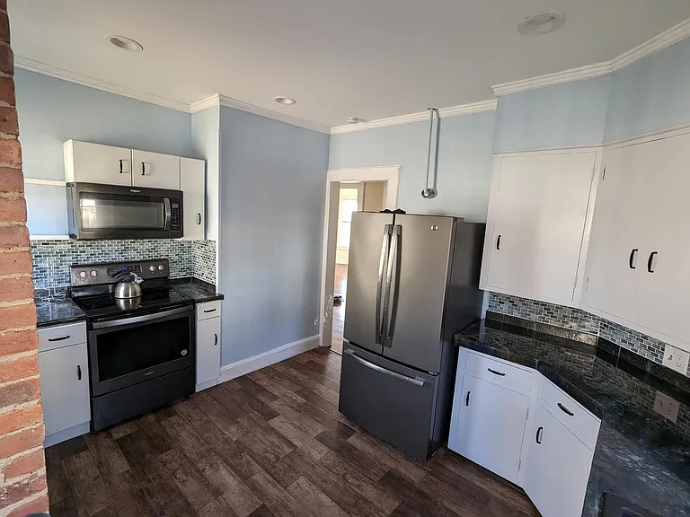 437 Cornelia St #1 — Photo 2