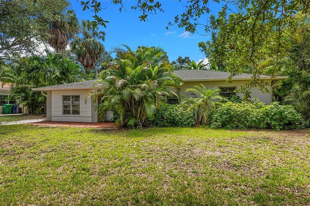 2 bed, 1.0 bath, 1056 sqft, $3,000 — Photo 2