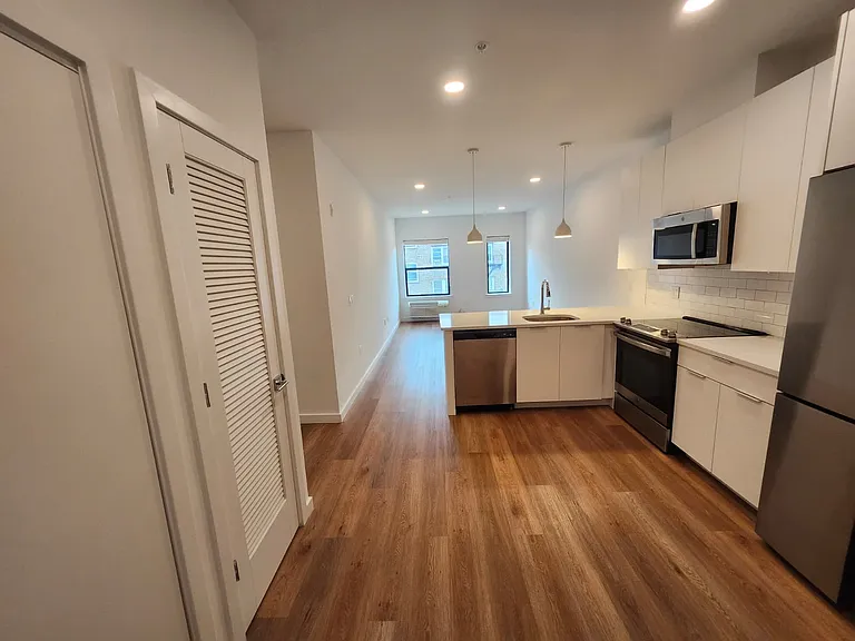 27 Freeway Dr E #45E — Photo 1