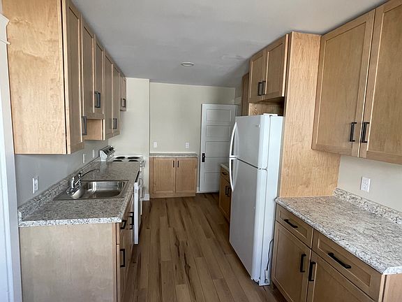 5th image of 14 Rosemont Ave #102