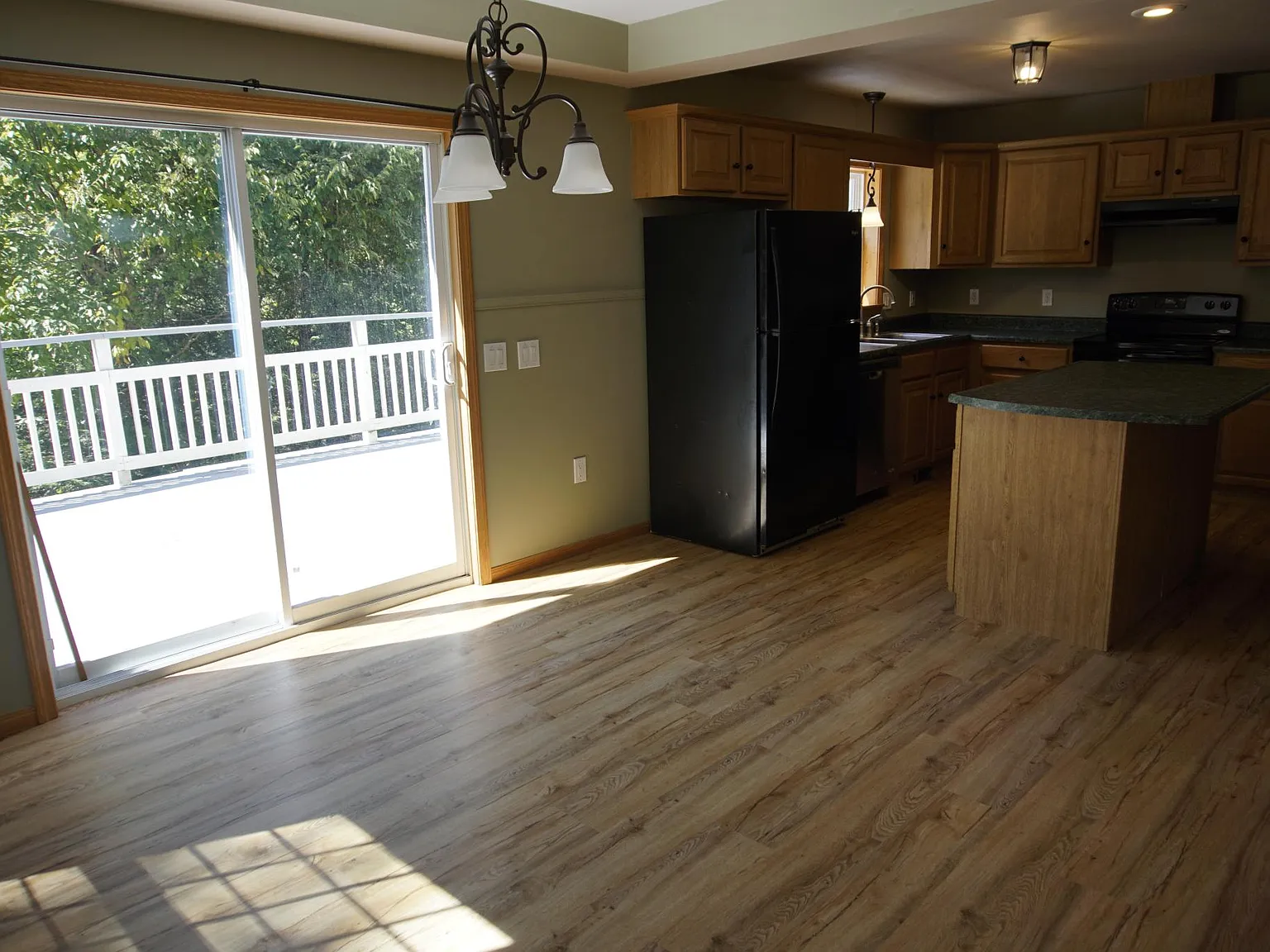 3 bed, 1808 sqft, $2,400 — Photo 4