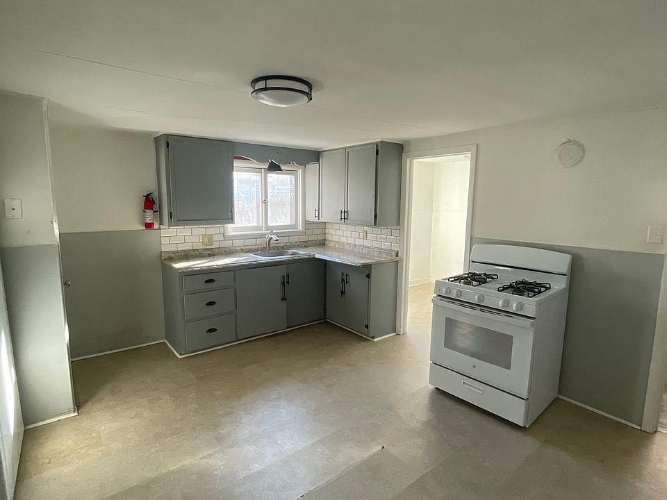 Roomy kitchen!