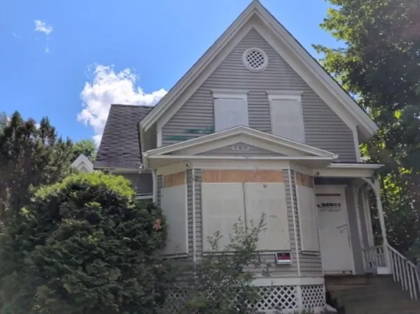 18 School St, Porter, ME 04068