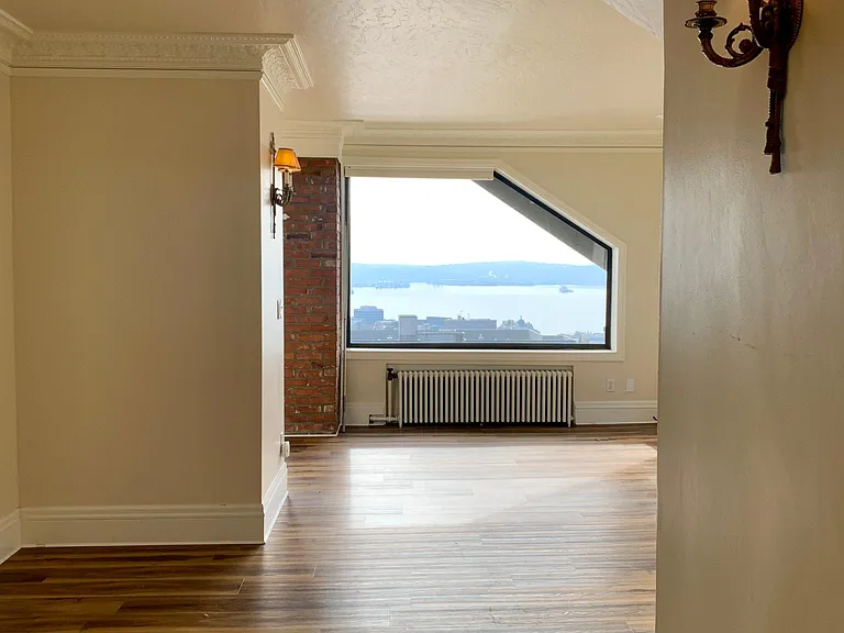 1 W Highland Dr #11 — Photo 3