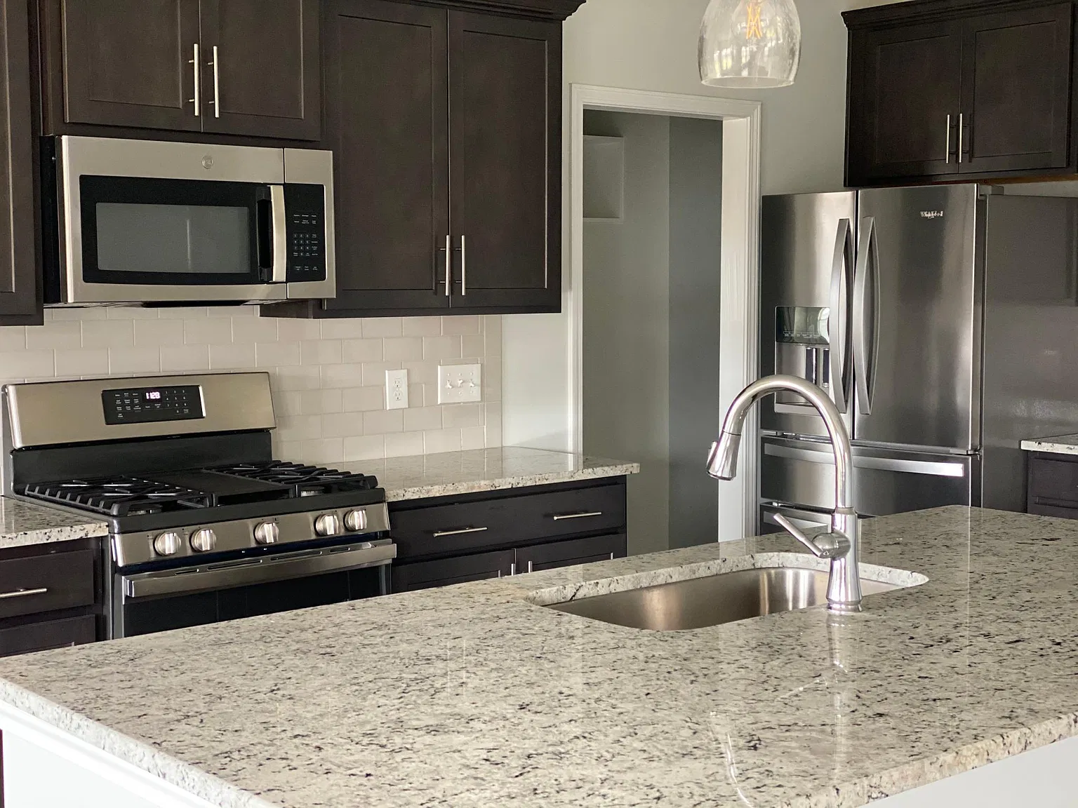 4 bed, 2574 sqft, $1,925 — Photo 3