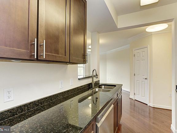 5th image of 2101 N Monroe St APT 216