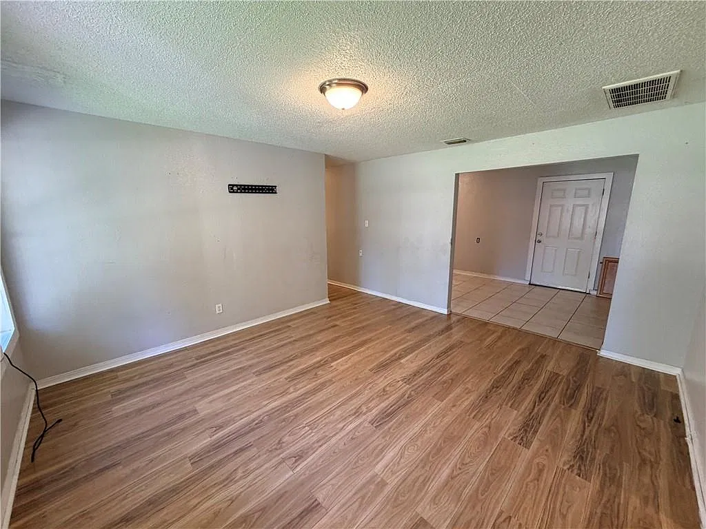 4 bed, 2.0 bath, 1152 sqft, $1,400 — Photo 3