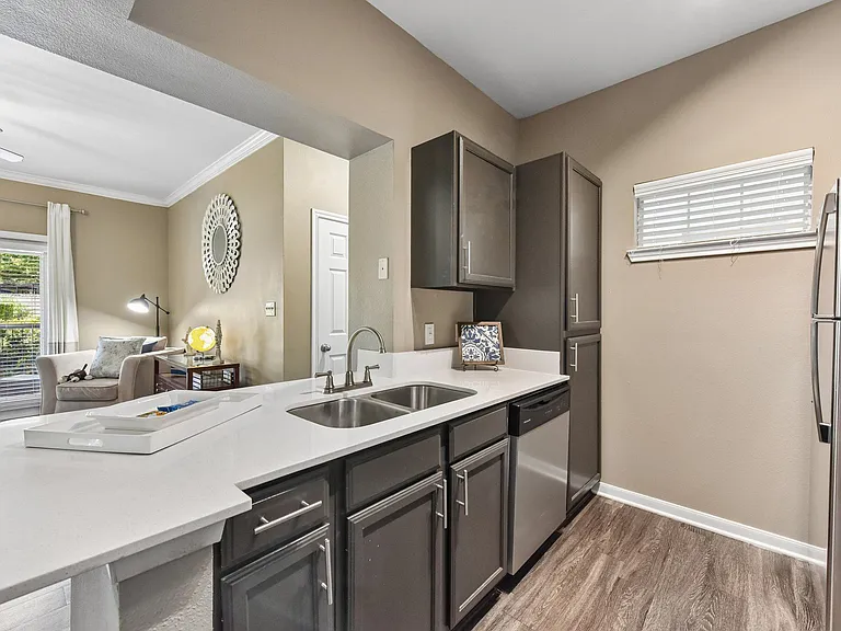 Madison Dell Ranch Apartments — Photo 37