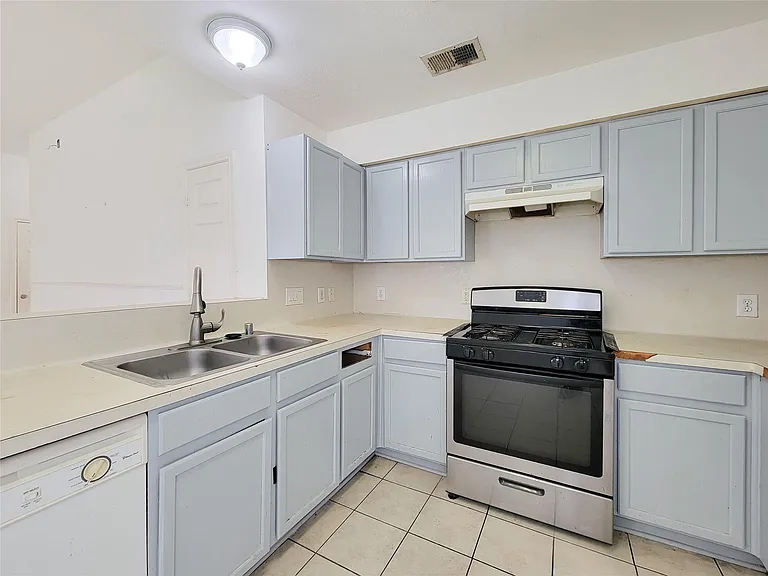 16006 Hiram Clarke Rd — Photo 13