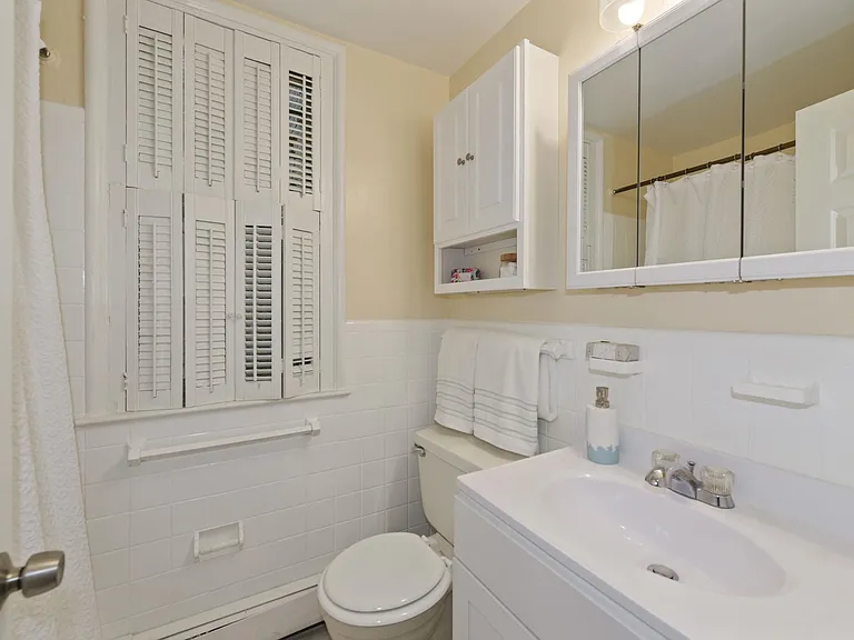 2724-40 Porter St NW — Photo 16