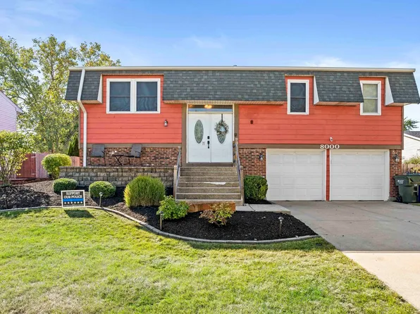 8000 W Kingston Dr, Frankfort, IL 60423