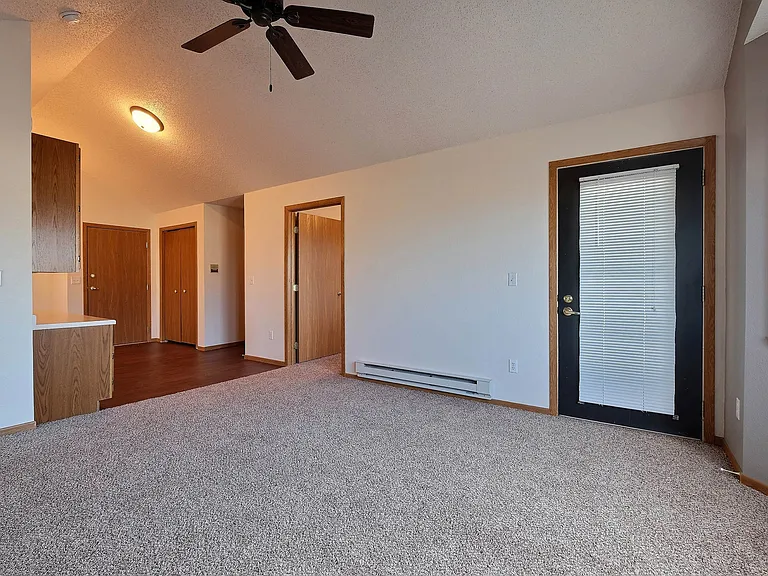 Fargo, ND Somerset Apartments | Living
