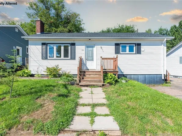 194 Jones St, Moncton, NB E1C 6K3