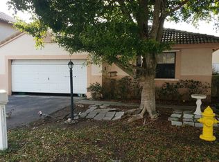 6051 Manchester Ln, Davie, FL 33331