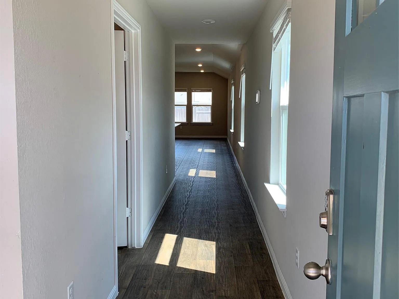 3 bed, 2.0 bath, 1486 sqft, $1,800 — Photo 2