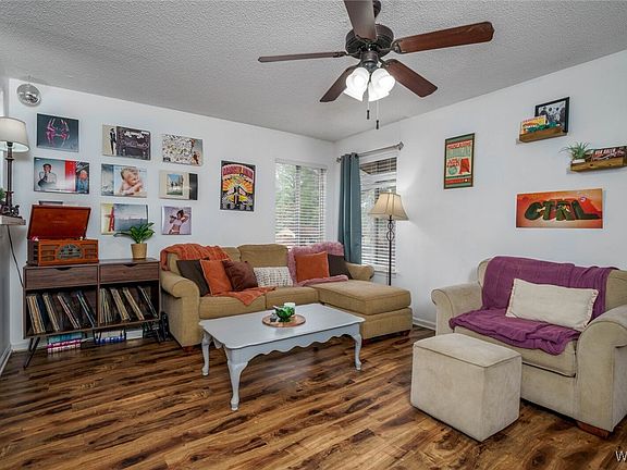 3rd image of 3914 Watermelon Rd APT 550B