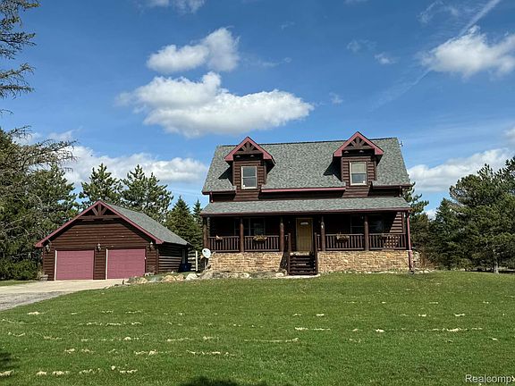 2nd image of 4765 Mertz Rd
