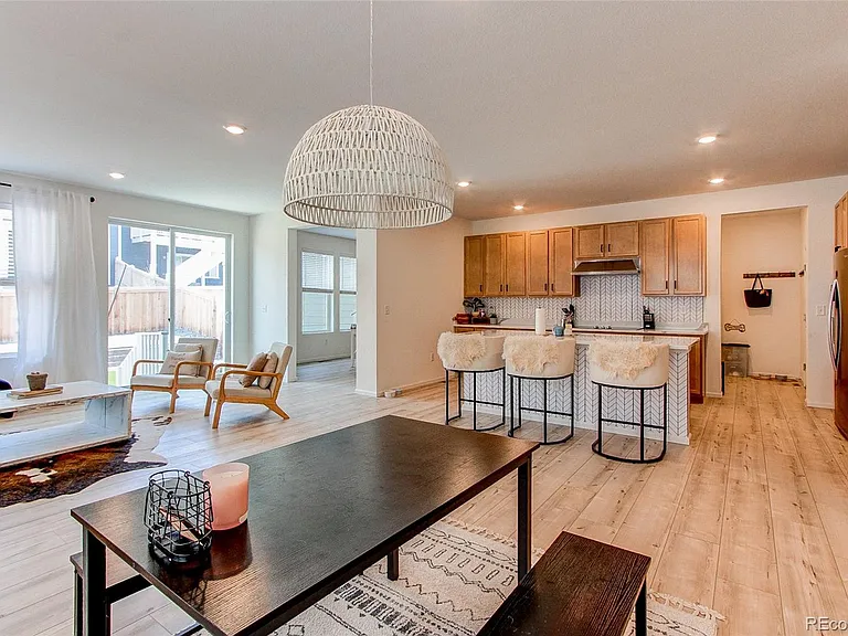 564 Felicity Loop — Photo 8
