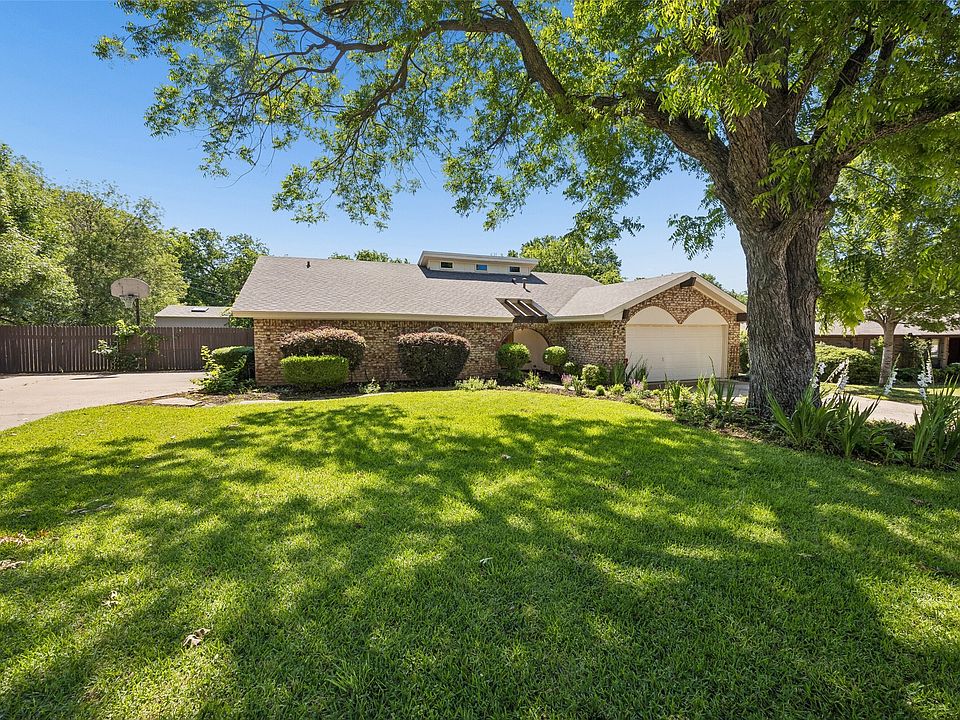 1st image of 1203 Oakwood Trl