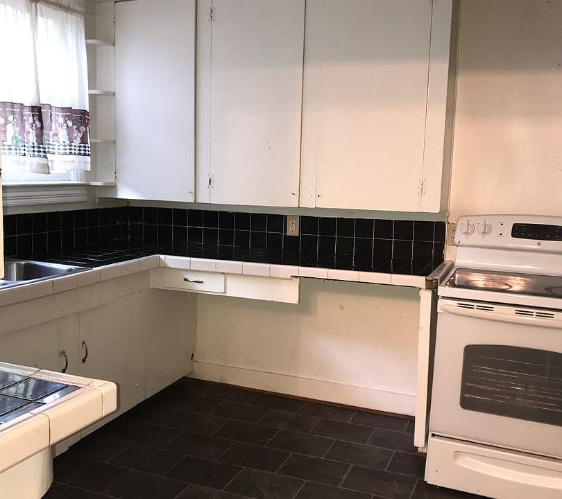 2nd image of 119 Colonial Dr