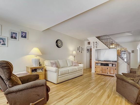 3rd image of 2037 E 72nd St