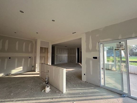 4th image of 252 Maggie Ln