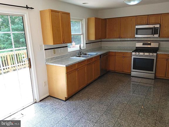3rd image of 5941 Baron Kent Ln