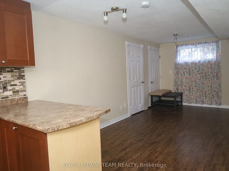 2194 Niagara Dr S — Photo 36