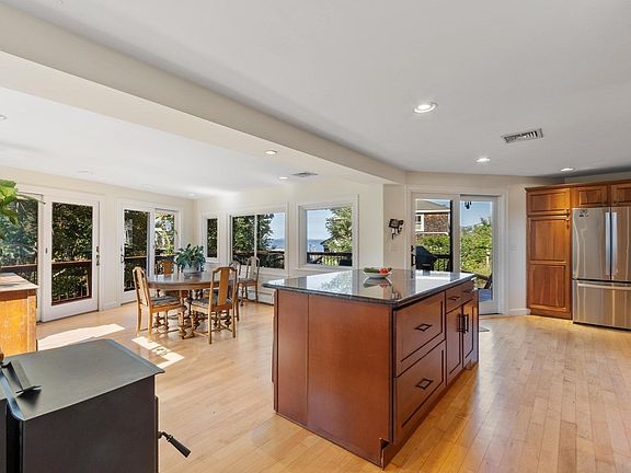 4th image of 12 Andrews St