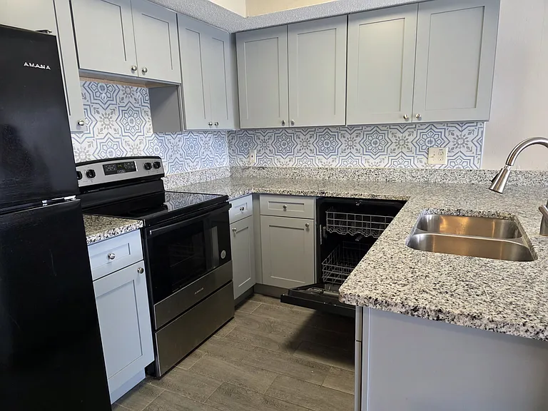 3235 Bloomingdale Villas Ct — Photo 19