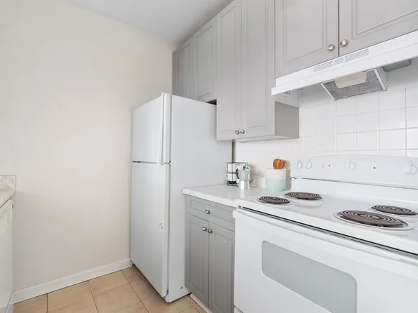 20 2nd Street image 11 of 35