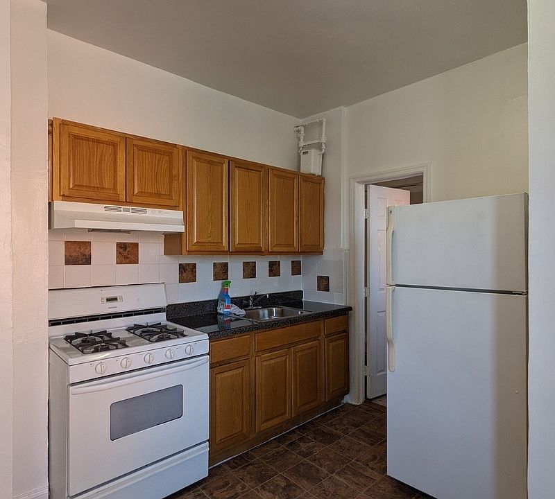 1st image of 31-12 32nd St #18